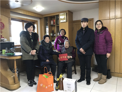 吴杰副主席陪同市妇联孙凤兰副局级巡视员看望牛街老妇救会主任3.jpg
