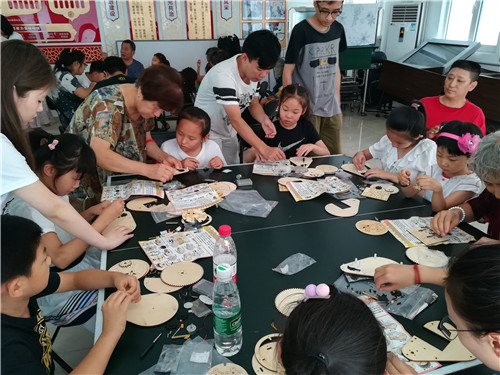 社区制作旋转木马活动照片.jpg