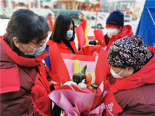 什刹海妇联西巷社区“三八”节献礼“菜”花1_副本.jpg