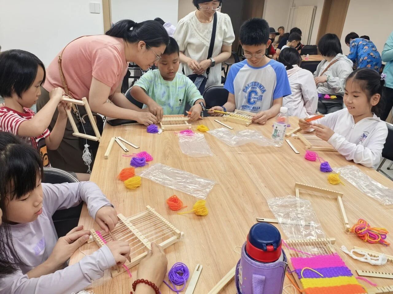 西城区妇联举办红墙“家”力量——“致敬孟母 织就家风”传艺体验活动